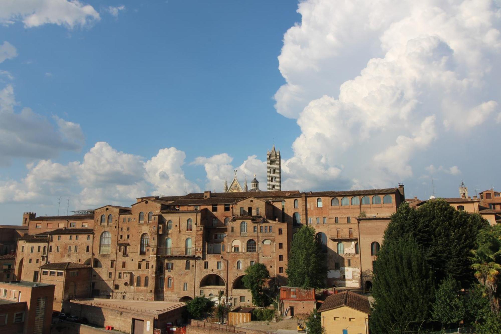 The View Apartment Siena Luaran gambar