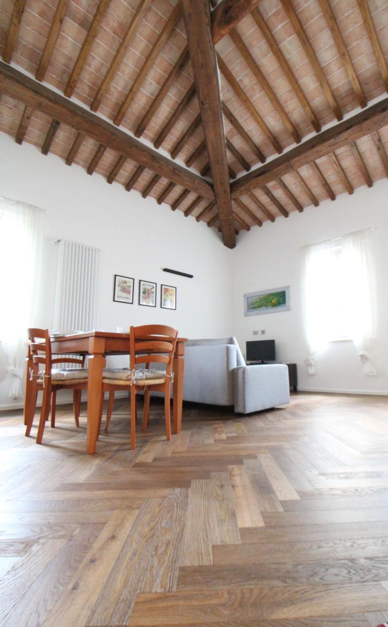 The View Apartment Siena Luaran gambar