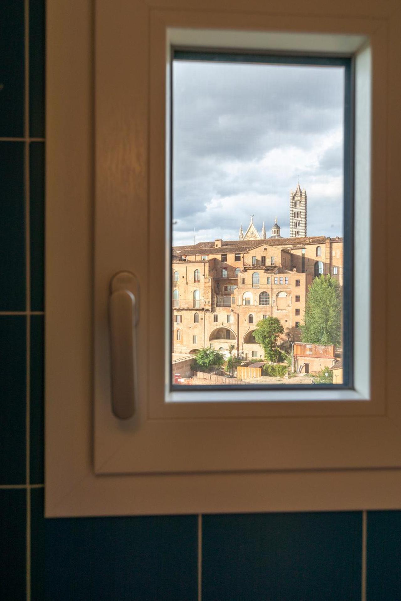 The View Apartment Siena Luaran gambar